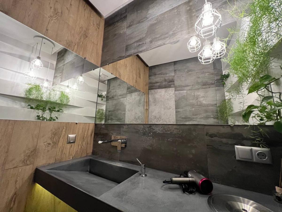 Blum Hotel Lviv Eksteriør billede